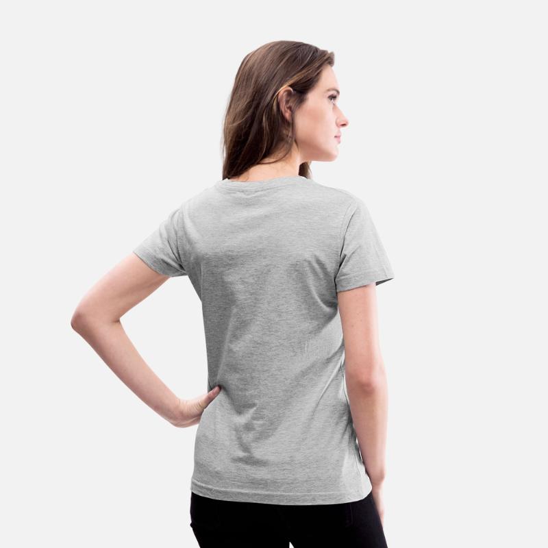 bee is smoking cigarette