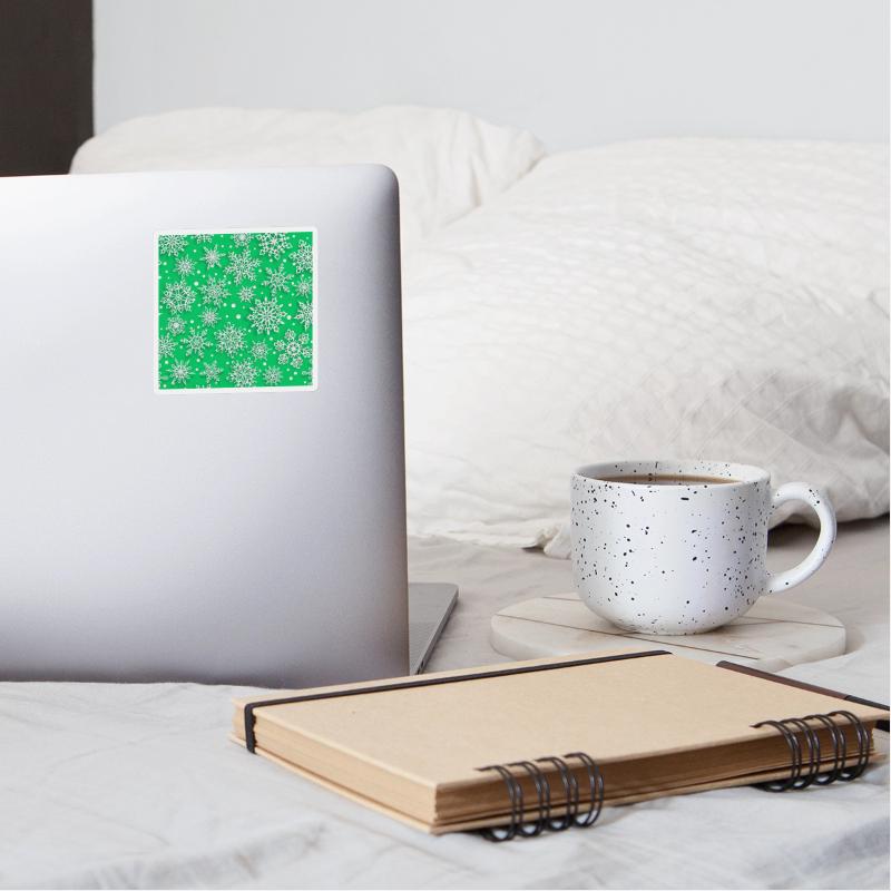 Elegant Green Snowflakes Pattern